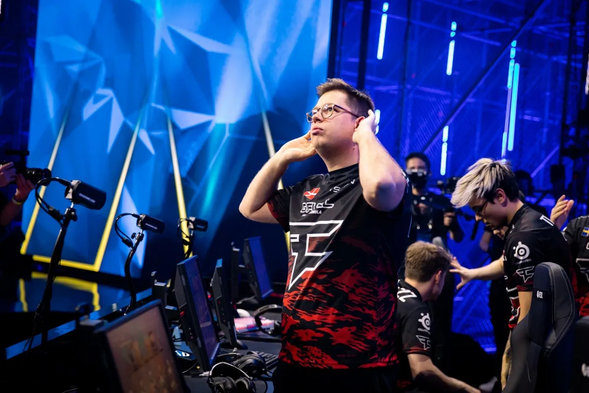 “I don’t think it was so fair”: FaZe complete memorable comeback against Cloud9 to qualify for the final CS:GO Major