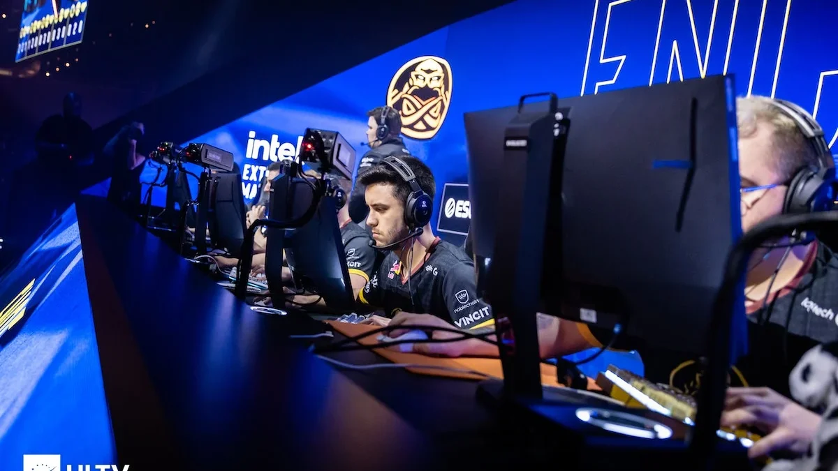 ENCE розгромно перемагають MOUZ у фіналі IEM Dallas