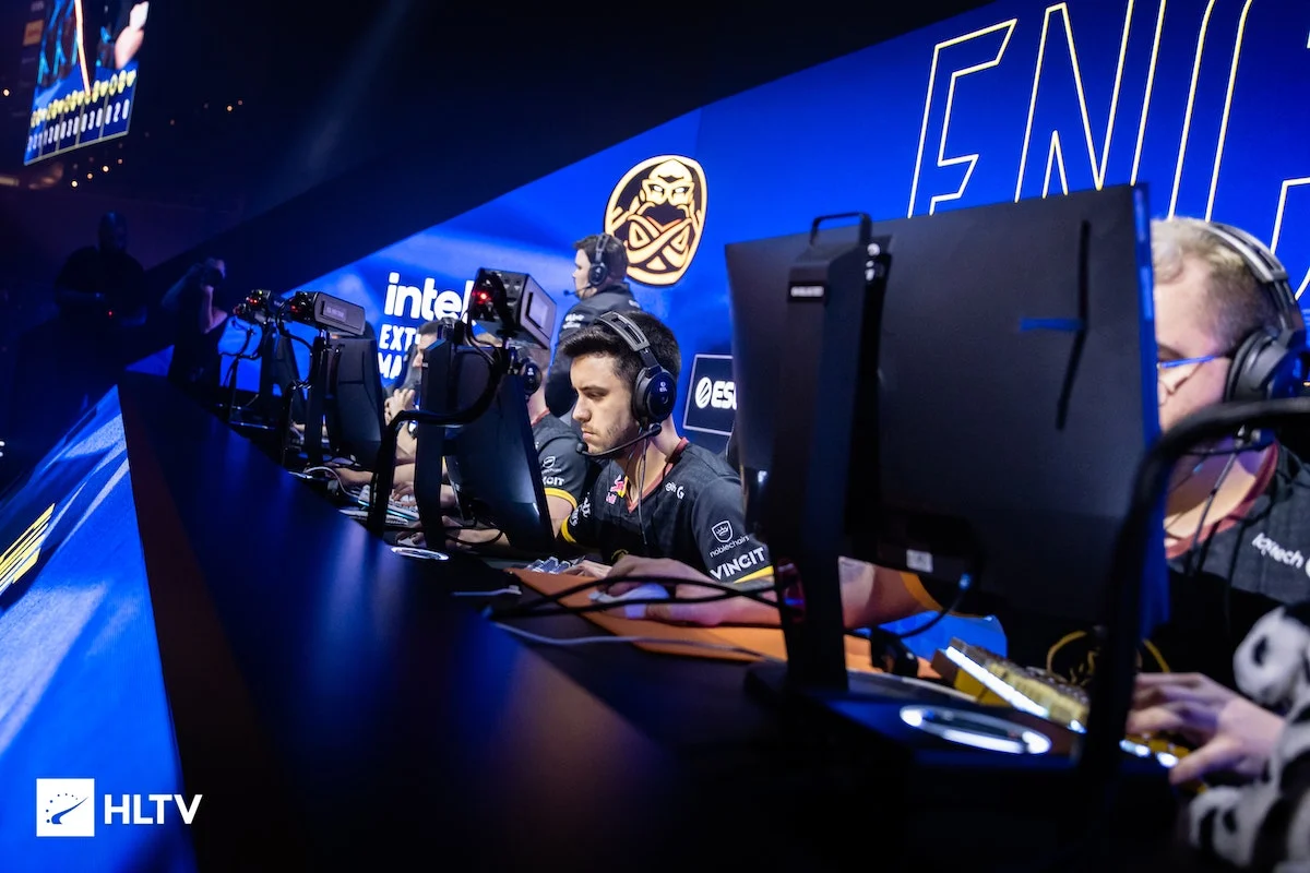 ENCE розгромно перемагають MOUZ у фіналі IEM Dallas
