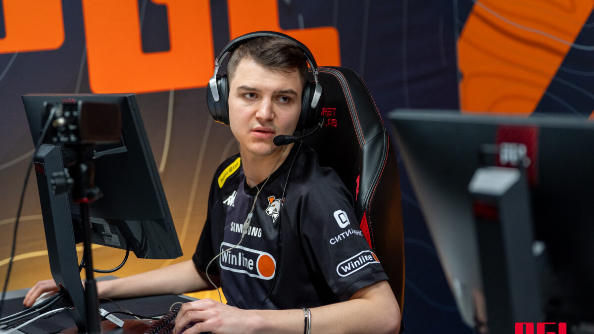 PARIVISION sign FL1T to replace HObbit in roster shakeup