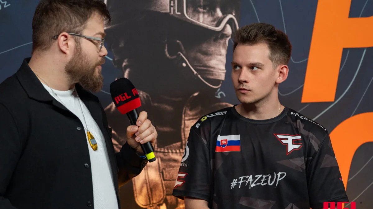 frozen заперечив чутки про перехід до NAVI, підтвердивши відданість FaZe Clan
