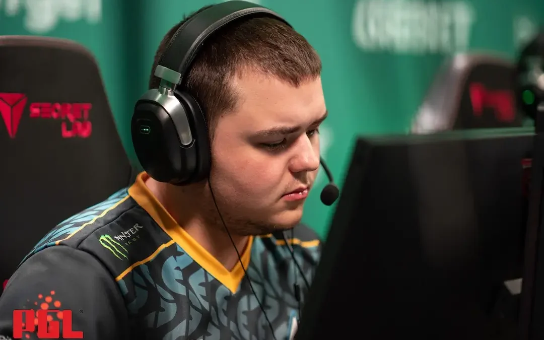 Without a Roof finalize roster with CeRq and steel as coach
