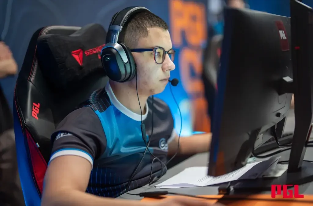 FUT Esports tests sniper sl3nd as potential replacement for cmtry