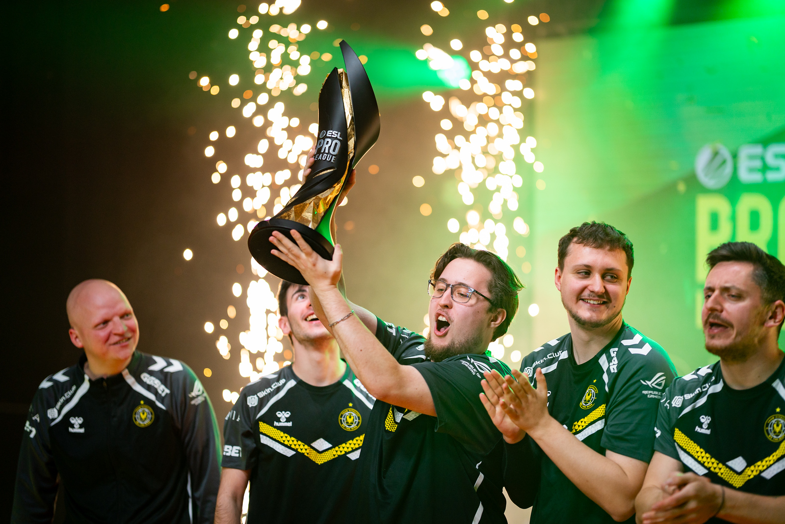 mezii apEX ZywOo ESL